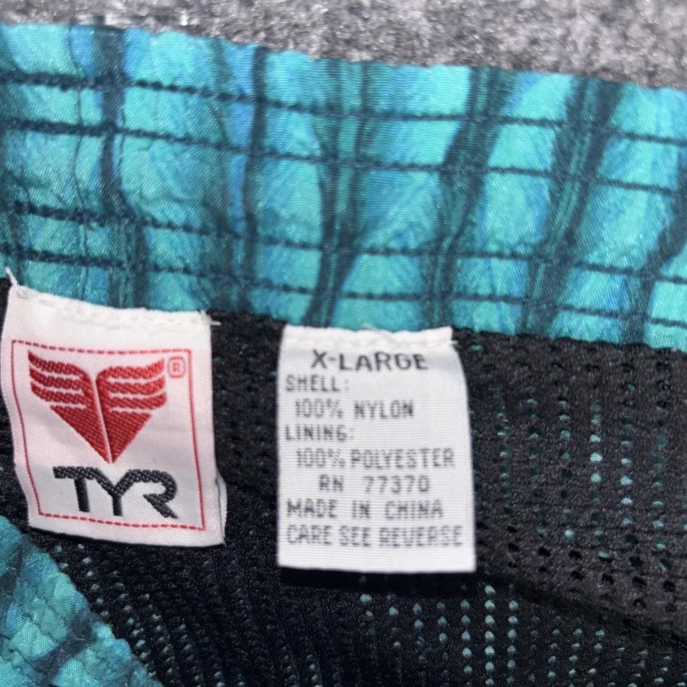 TYR Mens Swim Trunks XL Teal Black Wave Print Mesh Lined Board Shorts